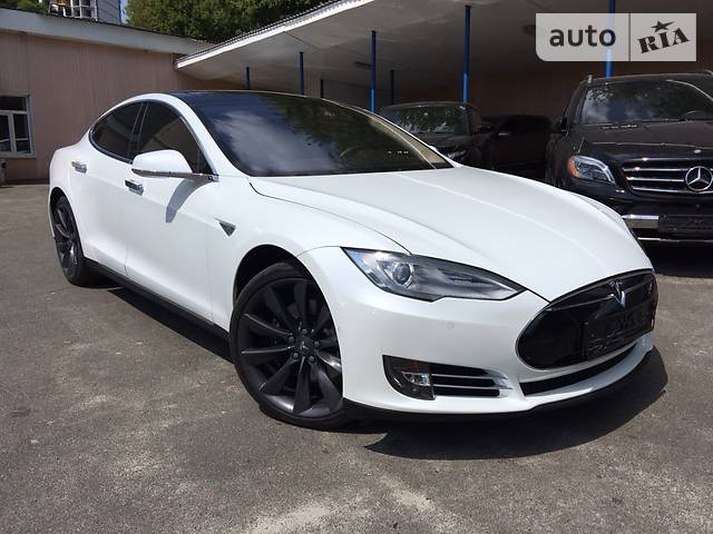 Tesla Model S 2015 года