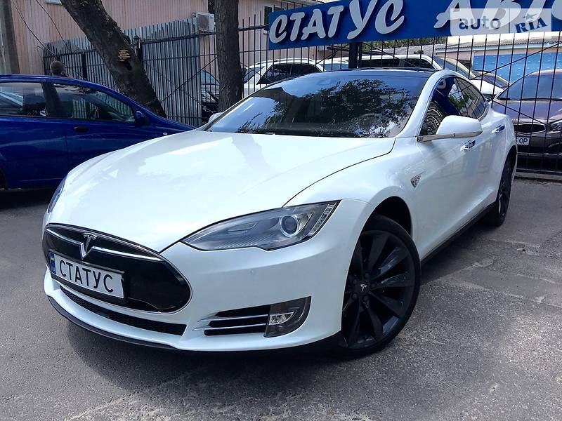 Tesla Model S 2015 года