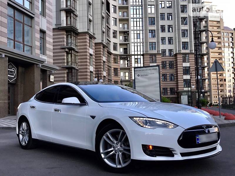 Tesla Model S 2013 года