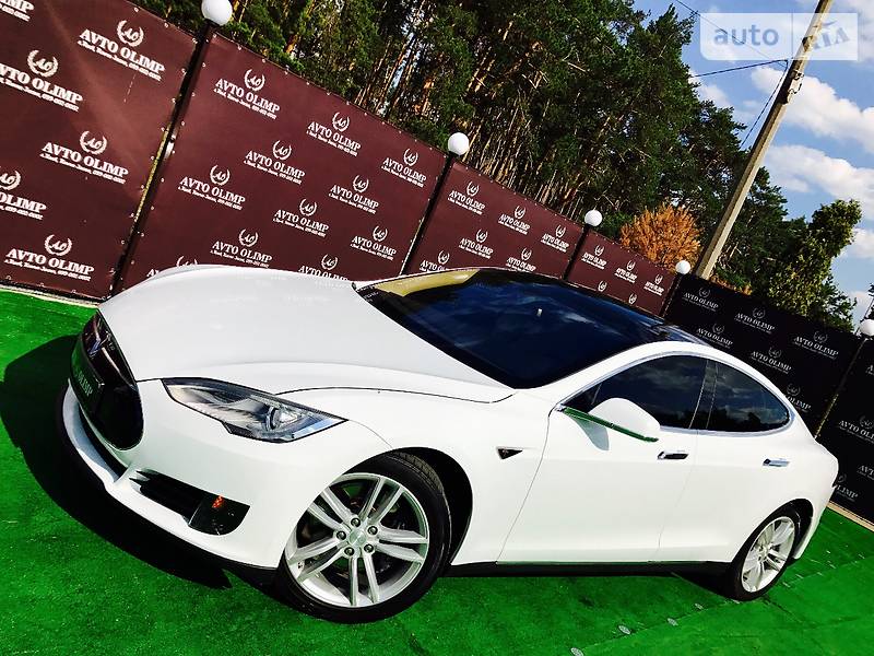 Tesla Model S 2013 года