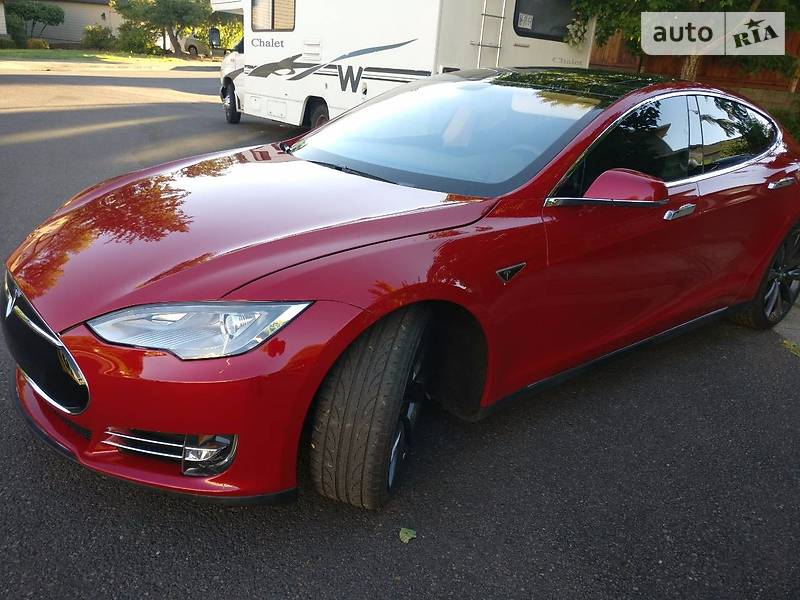 Tesla Model S 2013 року