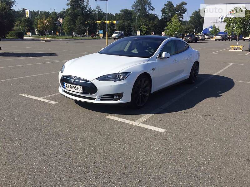 Tesla Model S 2014 года