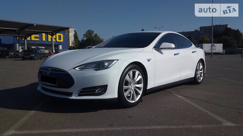 Tesla Model S 2013 года