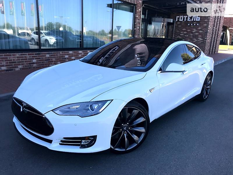Tesla Model S 2015 года