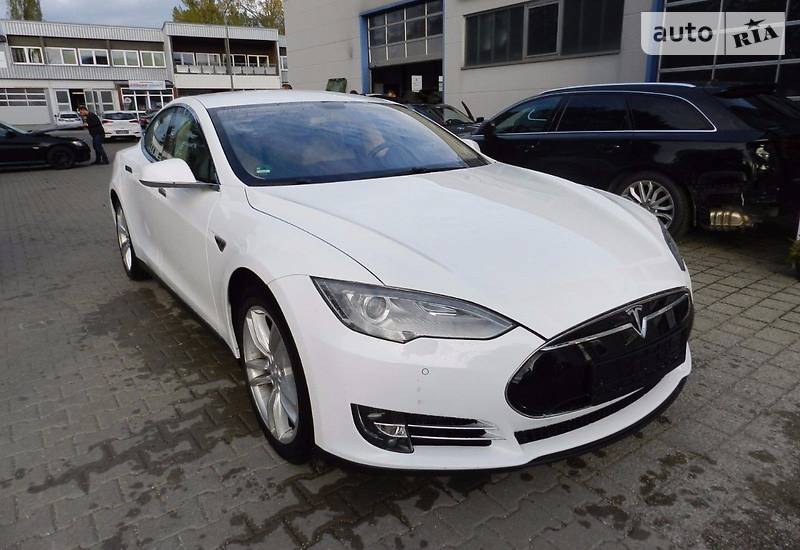 Tesla Model S 2014 року