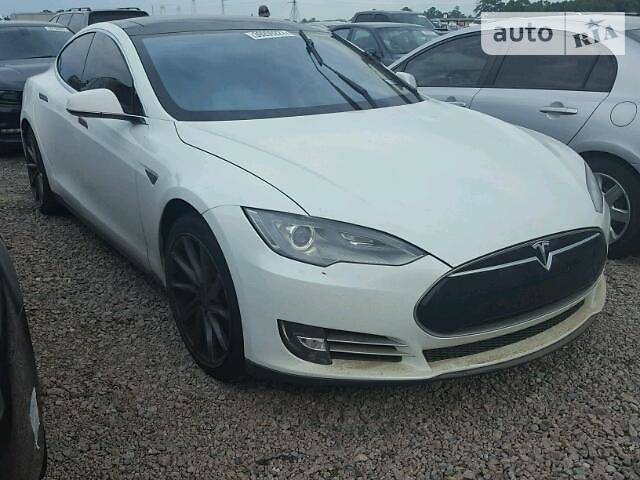 Tesla Model S 2012 року