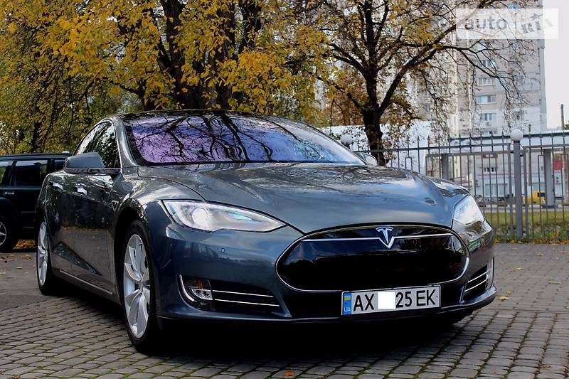 Tesla Model S 2014 року
