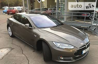 Tesla Model S  2015