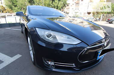 Tesla Model S P85 2013