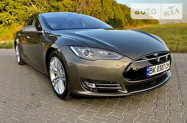 Tesla Model S Europa 70D 2016