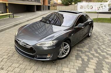 Tesla Model S P85 2012