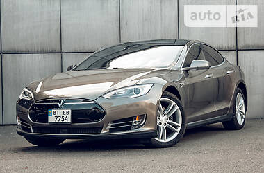 Tesla Model S 85D 2015