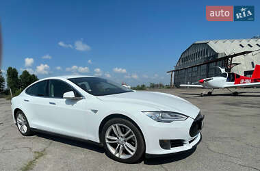 Лифтбек Tesla Model S 2015 в Черкассах
