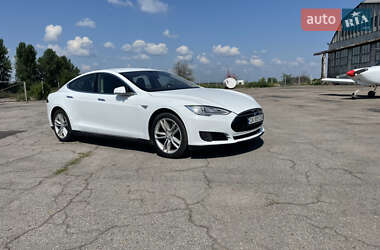 Лифтбек Tesla Model S 2015 в Черкассах