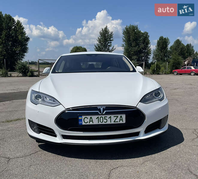Лифтбек Tesla Model S 2015 в Черкассах