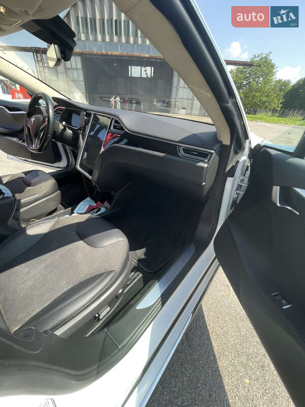 Лифтбек Tesla Model S 2015 в Черкассах