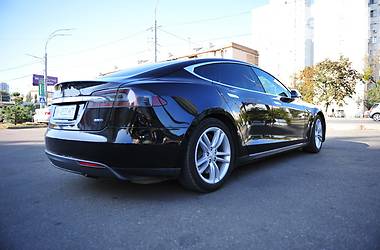 Tesla Model S 85D 2015