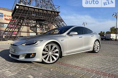 Tesla Model S 90D 2016