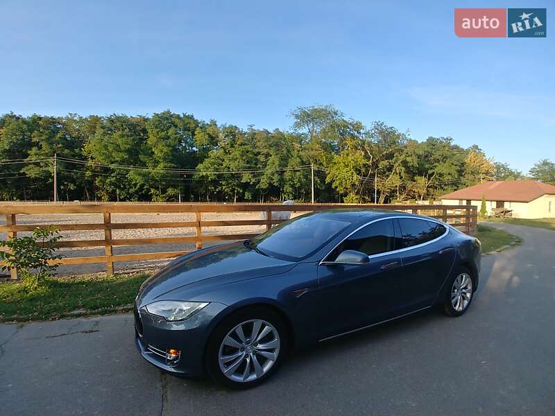 Ліфтбек Tesla Model S 2014 в Києві