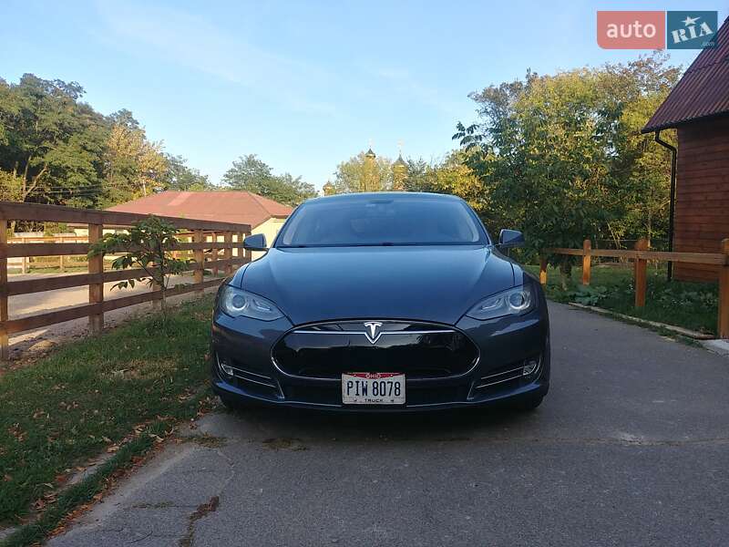 Ліфтбек Tesla Model S 2014 в Києві