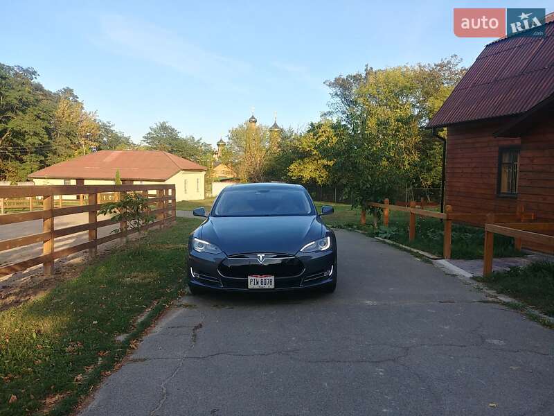 Ліфтбек Tesla Model S 2014 в Києві