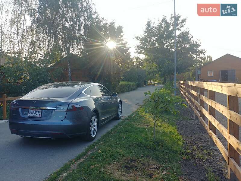 Ліфтбек Tesla Model S 2014 в Києві