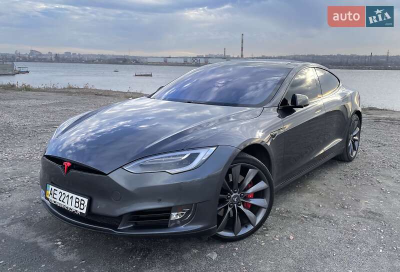 Tesla Model S 2014