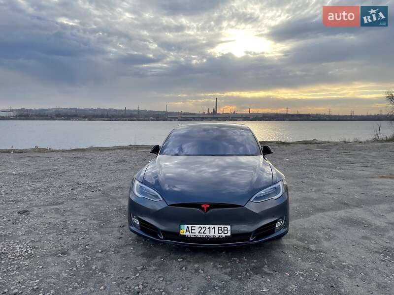 Лифтбек Tesla Model S 2014 в Днепре