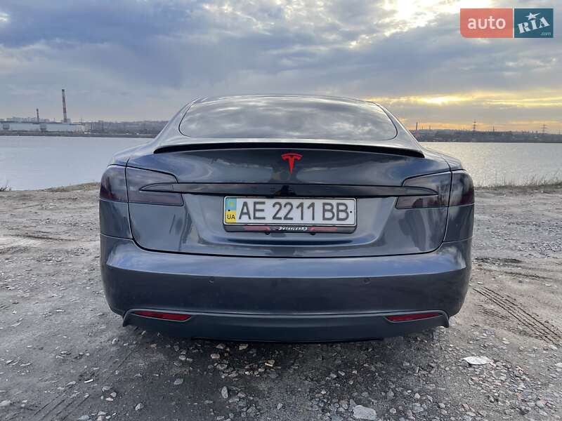 Лифтбек Tesla Model S 2014 в Днепре