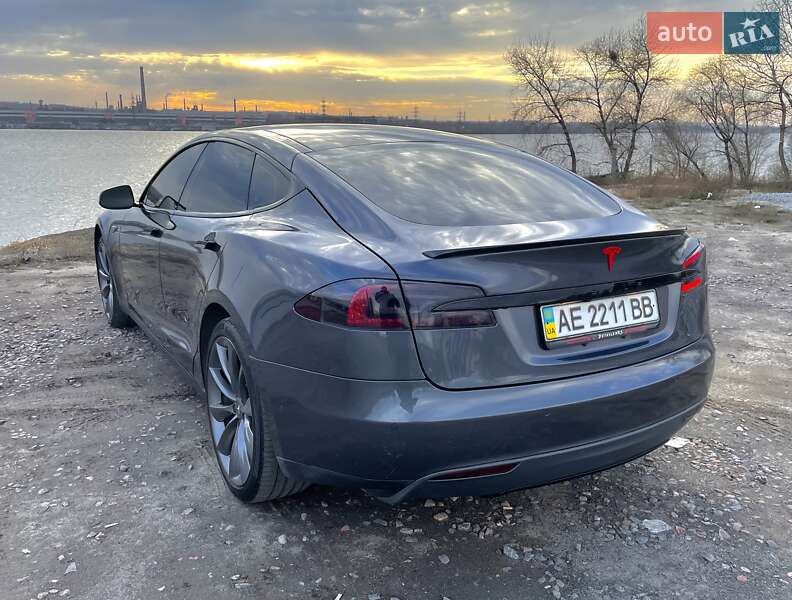 Лифтбек Tesla Model S 2014 в Днепре