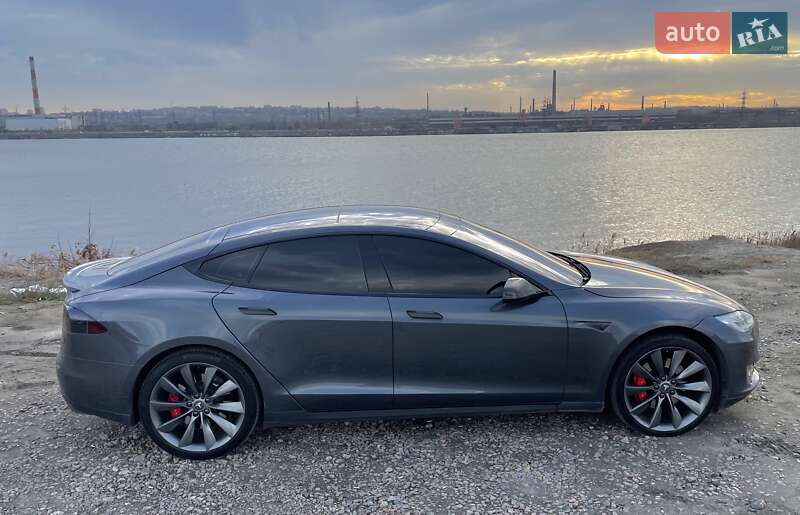 Лифтбек Tesla Model S 2014 в Днепре