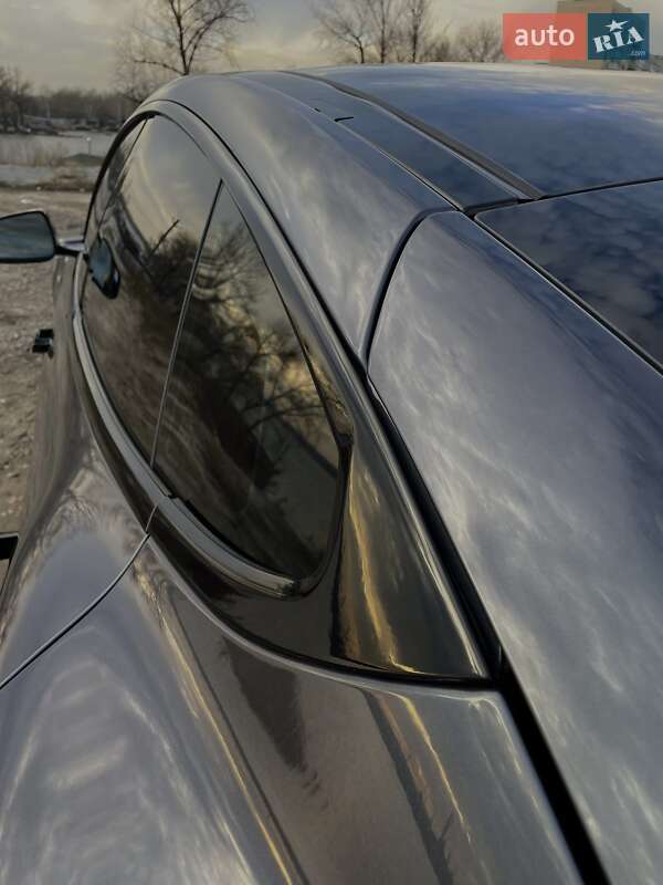 Лифтбек Tesla Model S 2014 в Днепре