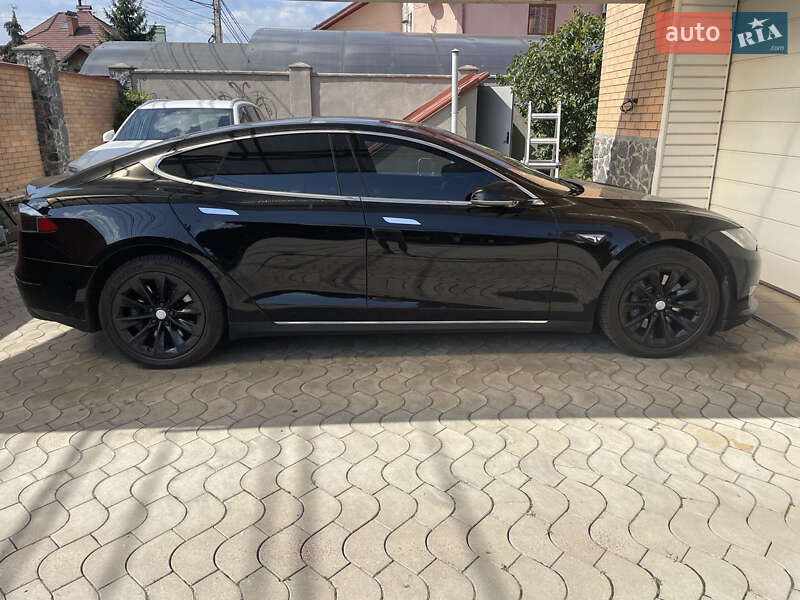 Tesla Model S 2015