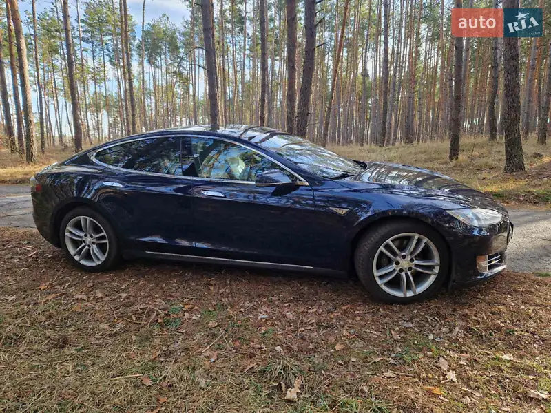 Tesla Model S 2013