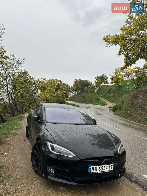 Tesla Model S 2015