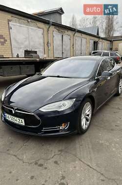 Седан Tesla Model S 2015 в Киеве