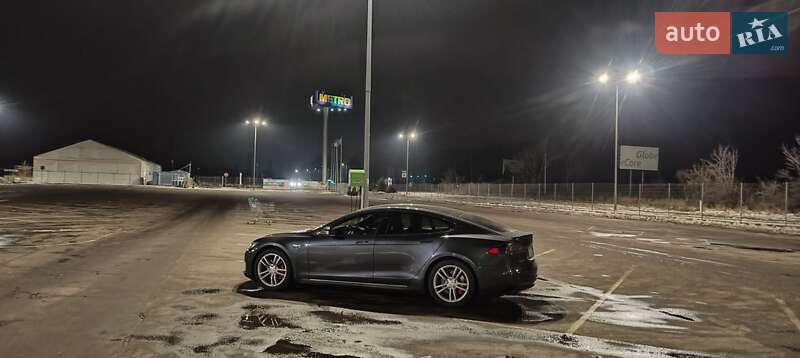 Tesla Model S 2015