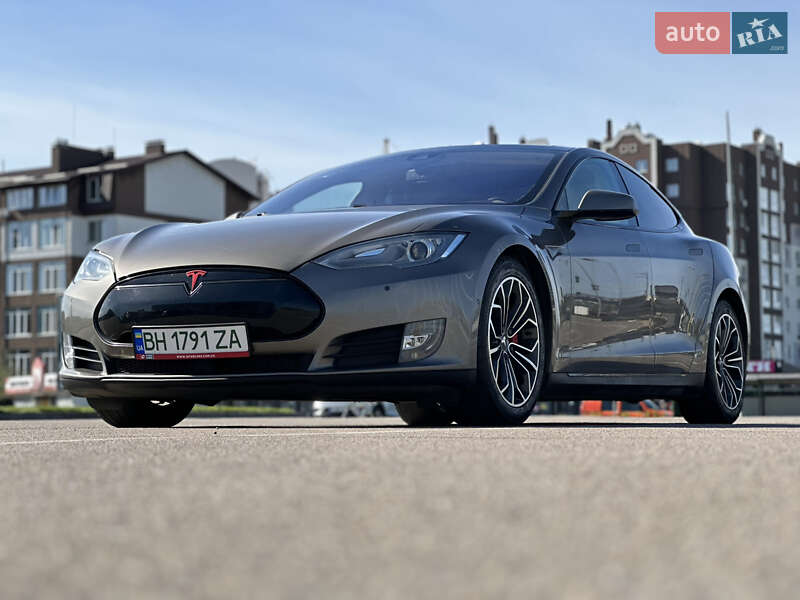 Tesla Model S 2015