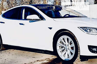 Tesla Model S  2015