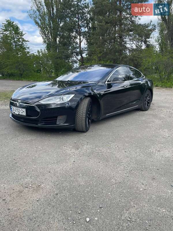 Ліфтбек Tesla Model S 2015 в Черкасах