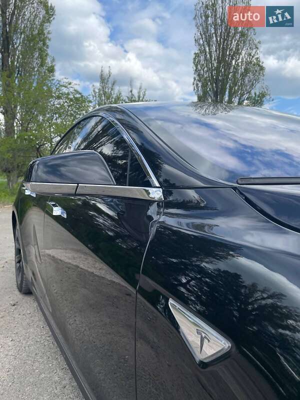 Ліфтбек Tesla Model S 2015 в Черкасах