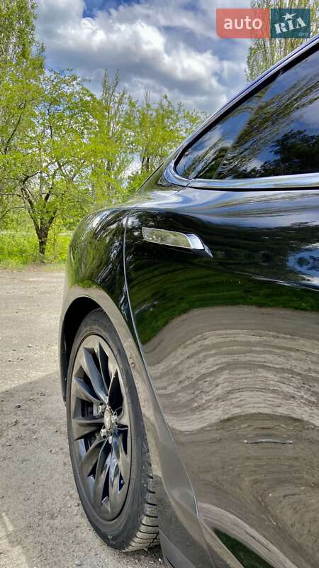 Ліфтбек Tesla Model S 2015 в Черкасах