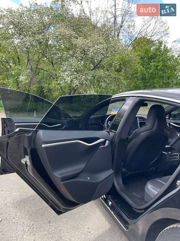 Ліфтбек Tesla Model S 2015 в Черкасах