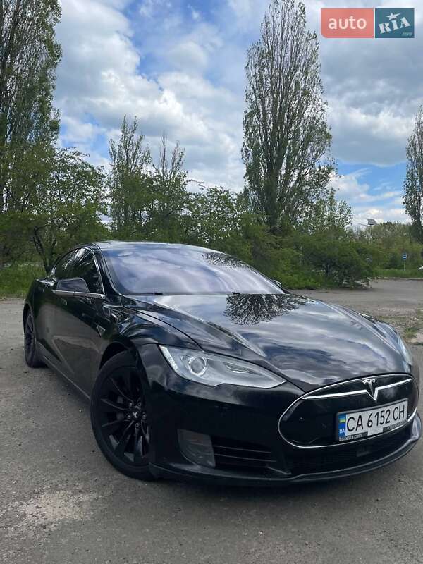 Ліфтбек Tesla Model S 2015 в Черкасах