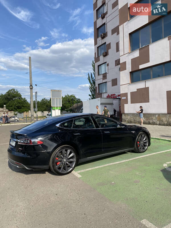 Лифтбек Tesla Model S 2015 в Николаеве