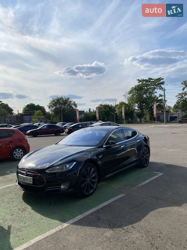 Лифтбек Tesla Model S 2015 в Николаеве
