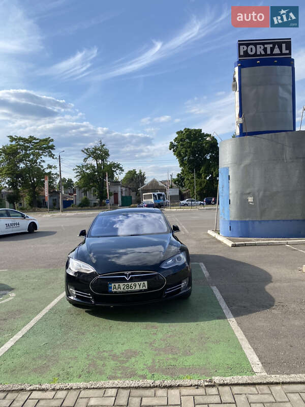 Лифтбек Tesla Model S 2015 в Николаеве