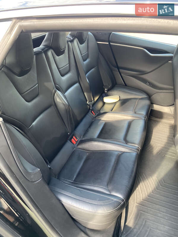 Лифтбек Tesla Model S 2015 в Николаеве