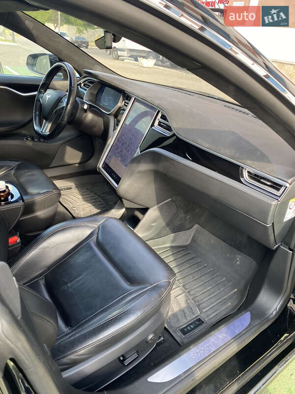 Лифтбек Tesla Model S 2015 в Николаеве