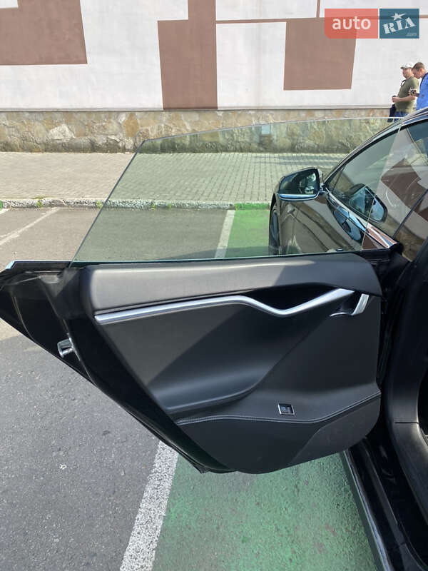 Лифтбек Tesla Model S 2015 в Николаеве